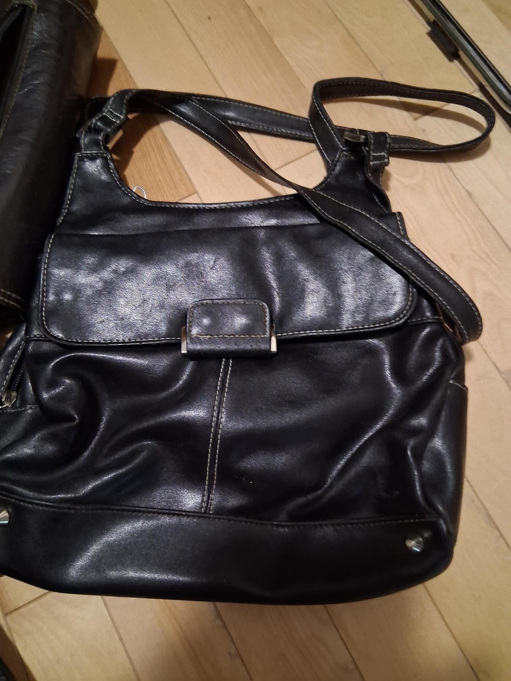 Classic Black Leatherette Shoulder Bag - Unbranded